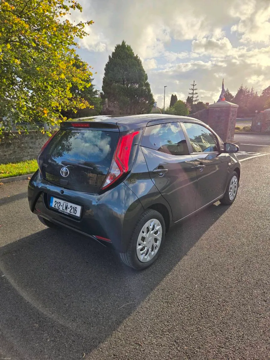 221 Toyota Aygo 1.0 Vvti X-play - Image 4