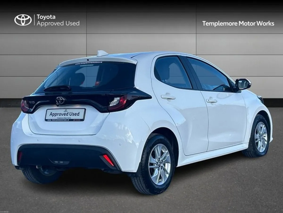 Toyota Yaris 1.5 - Image 2