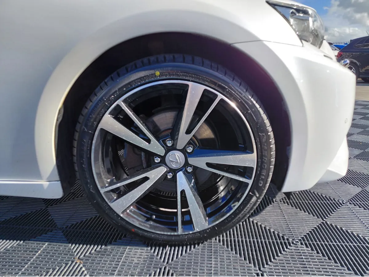 Lexus IS Lexus is 300h, 2.5 self charging hybrid, - Image 2