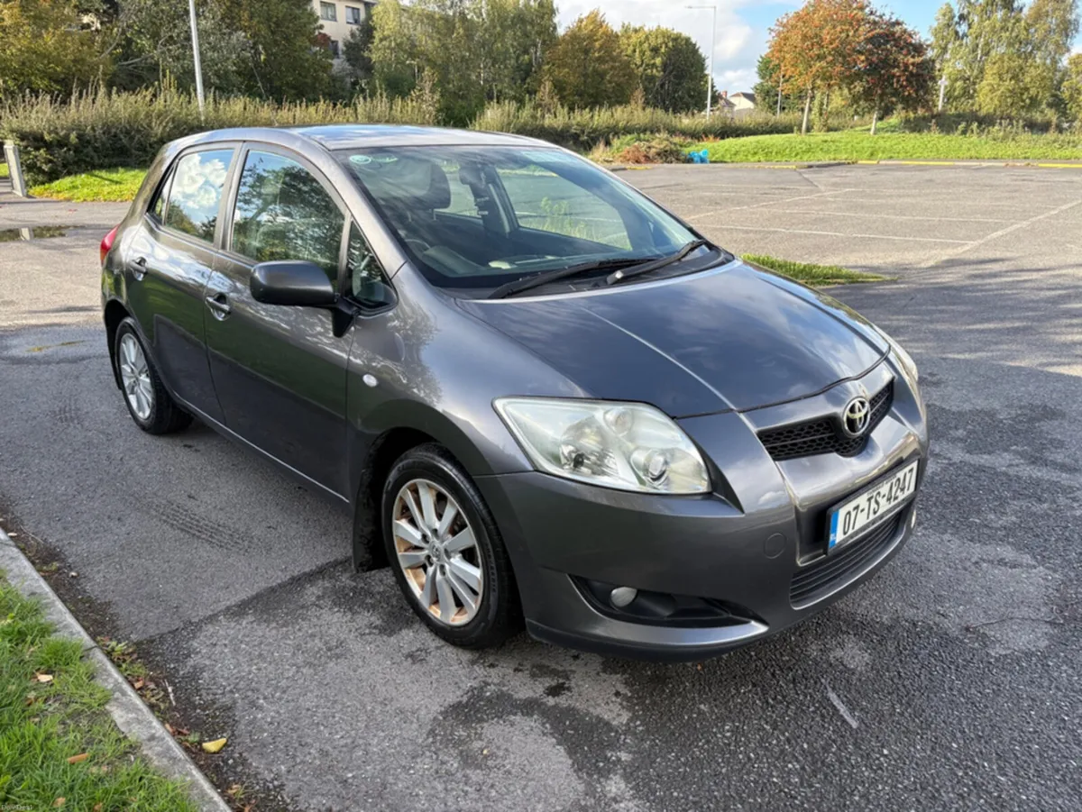Toyota Auris 1.4 5DR LUNA - Image 1