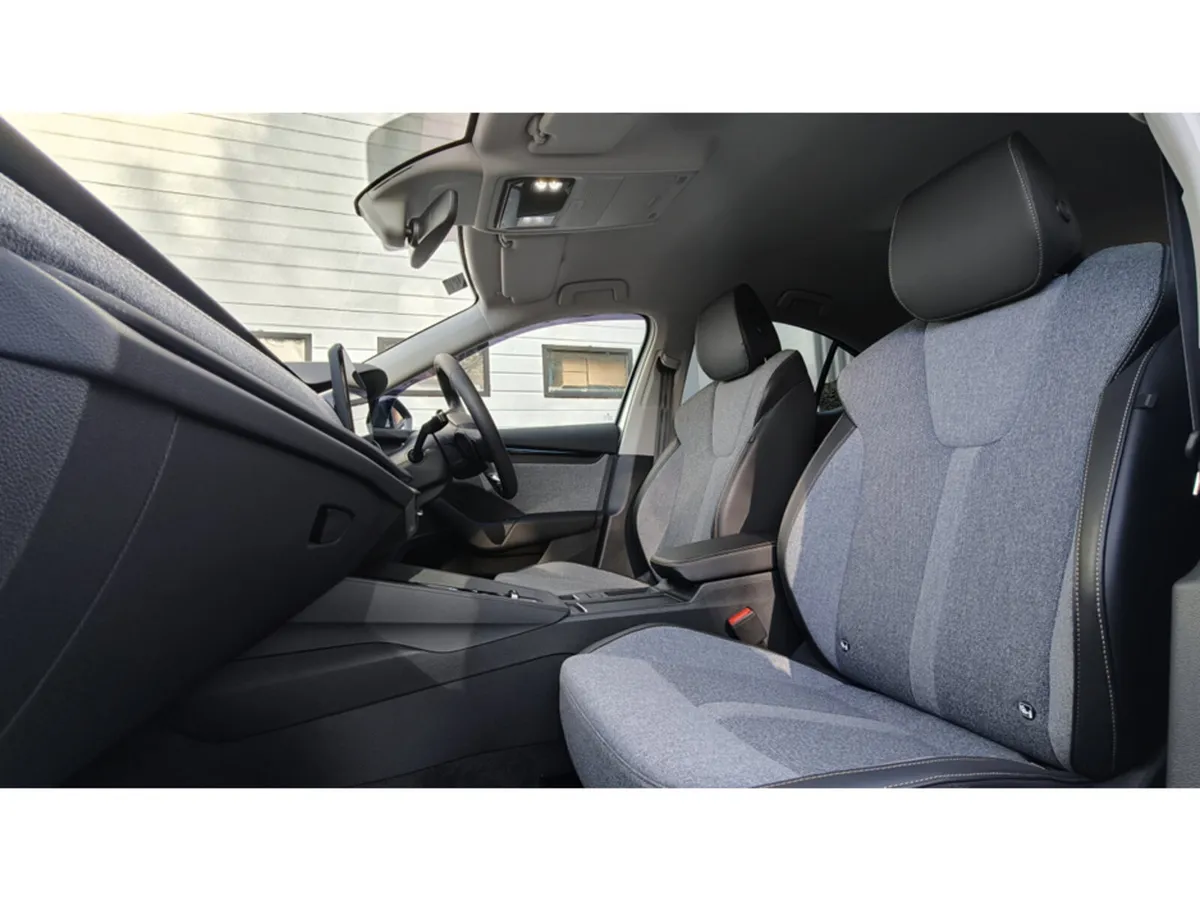 Skoda Octavia ONLY 4000KMS ON THE CLOCK - DSG - HE - Image 4