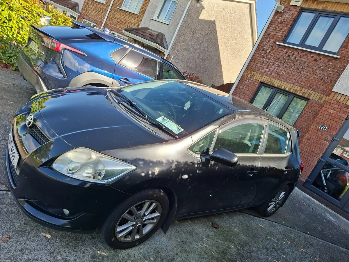 Toyota Auris 2010 - Image 1
