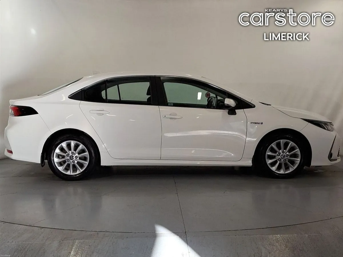 Toyota Corolla 1.8 Hybrid Luna Saloon - Image 2