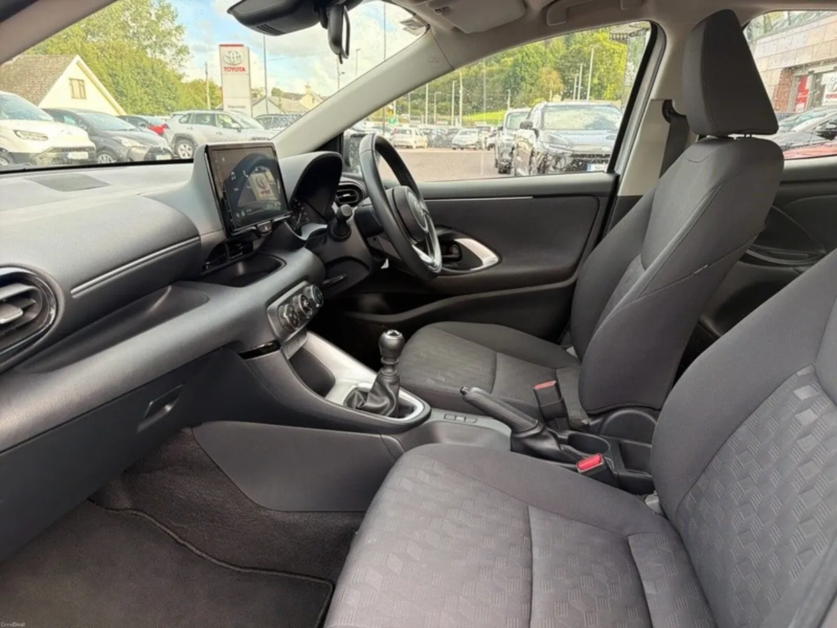 Toyota Yaris 1.5 LUNA - Image 6
