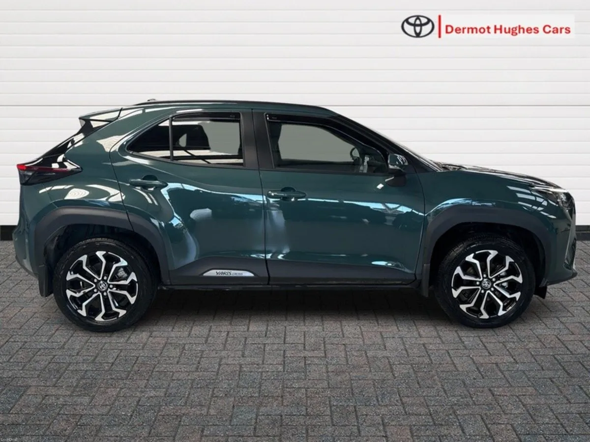 Toyota Yaris Cross LUNA SPORT MONO 4DR AUTO - Image 3