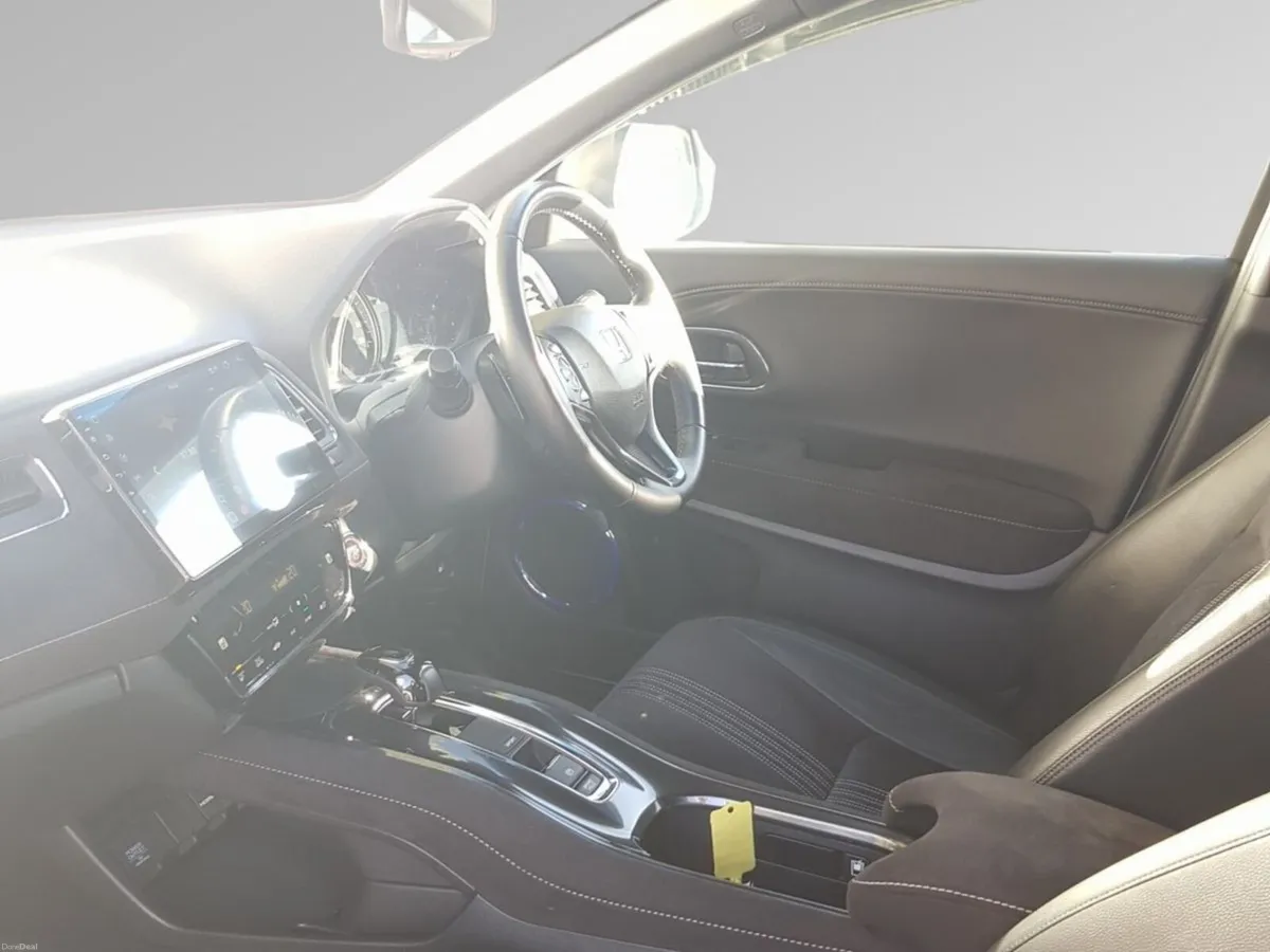 Honda Vezel RS HYBRID 1.5 AUTOMATIC - Image 4