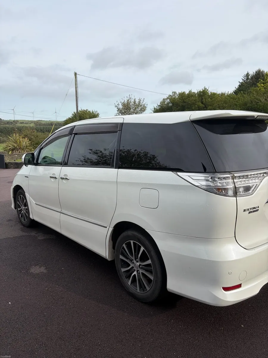 Toyota Estima Hybrid - Image 2