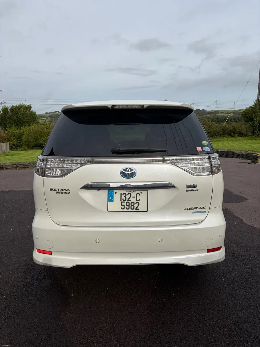 Toyota Estima Hybrid - Image 3