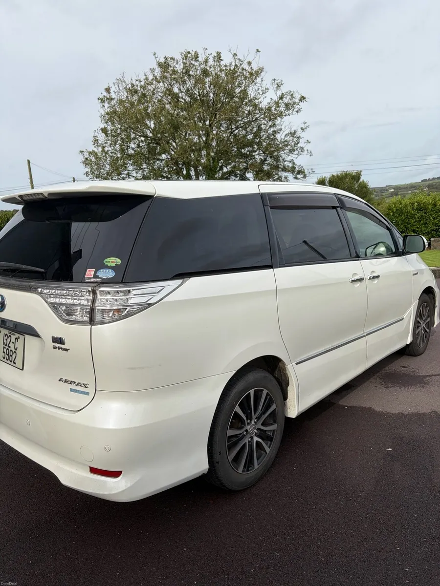 Toyota Estima Hybrid - Image 4