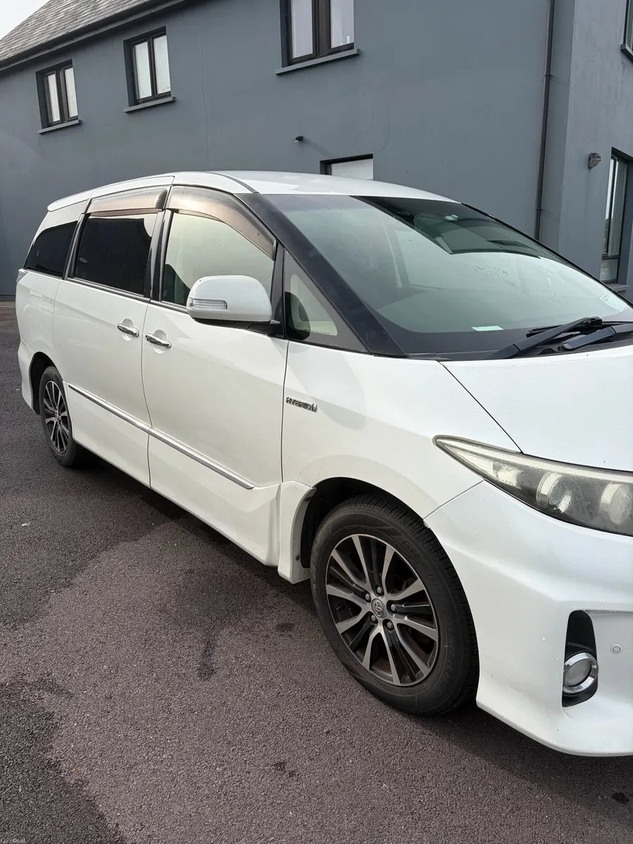 Toyota Estima Hybrid - Image 5