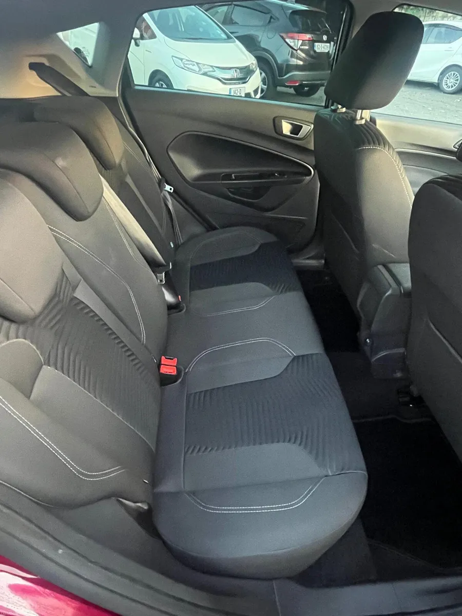 2014 ford fiesta only 40000km automatic - Image 3