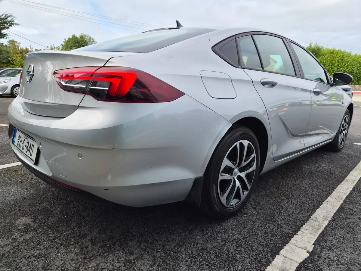 Opel Insignia 2022 1.5L Diesel Manual - Image 3