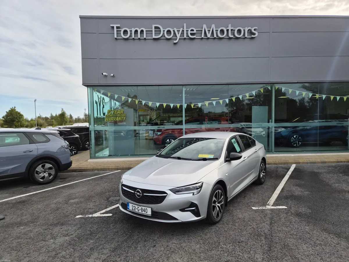 Opel Insignia 2022 1.5L Diesel Manual - Image 1