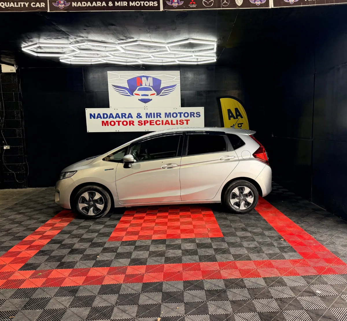 2017 Honda Fit hybrid - Image 6