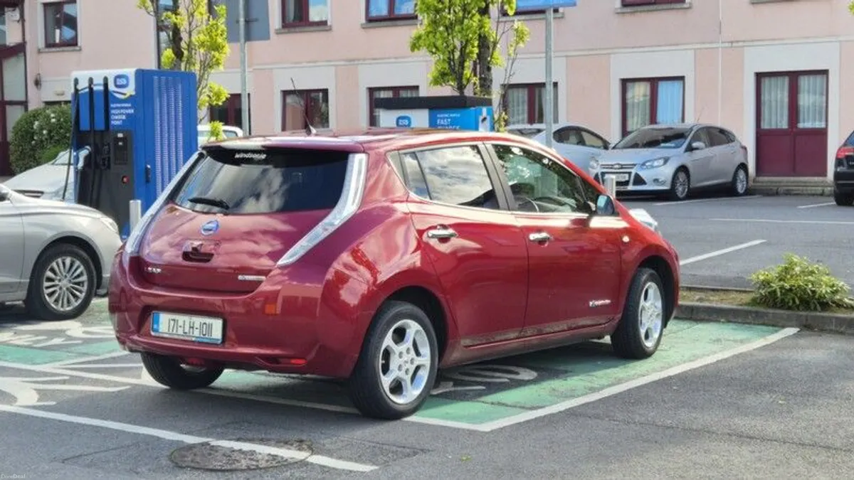 2017 Nissan Leaf - Image 2