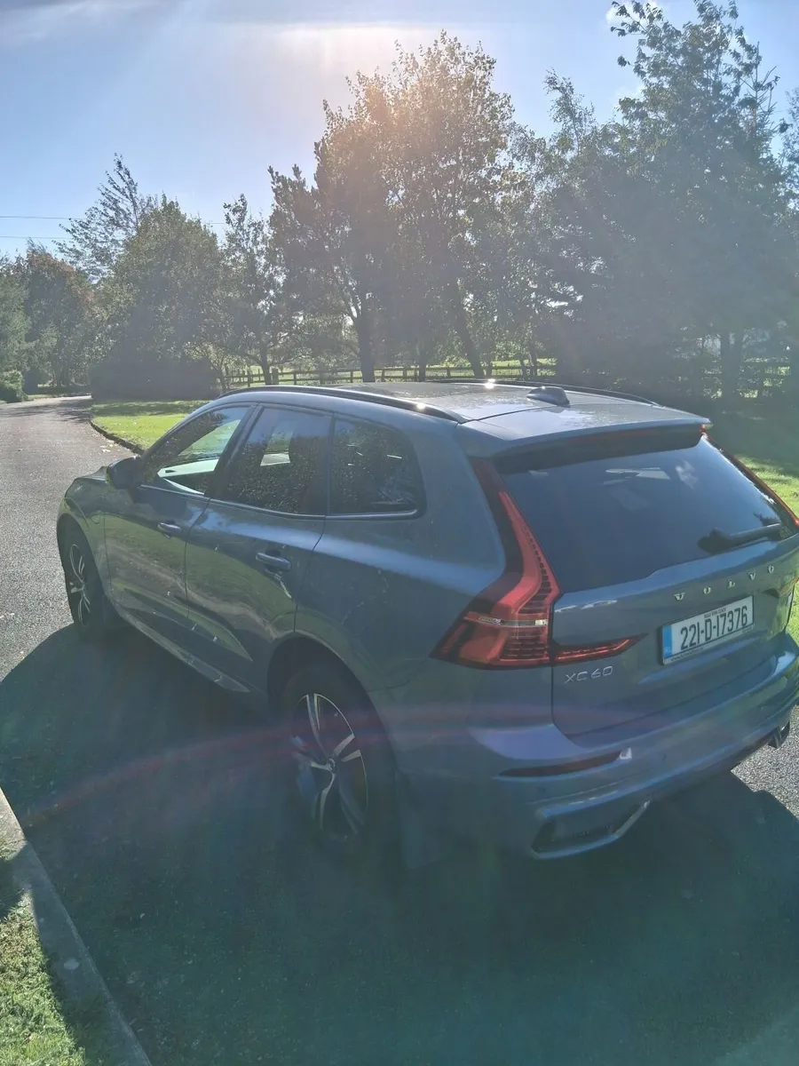 Volvo XC60 T6 PHEV R, AWD, Auto, Pan Roof - Image 4