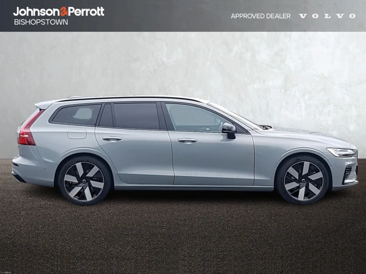Volvo V60 T6 350 bhp AWD PHEV Plus Dark - Towbar / - Image 5