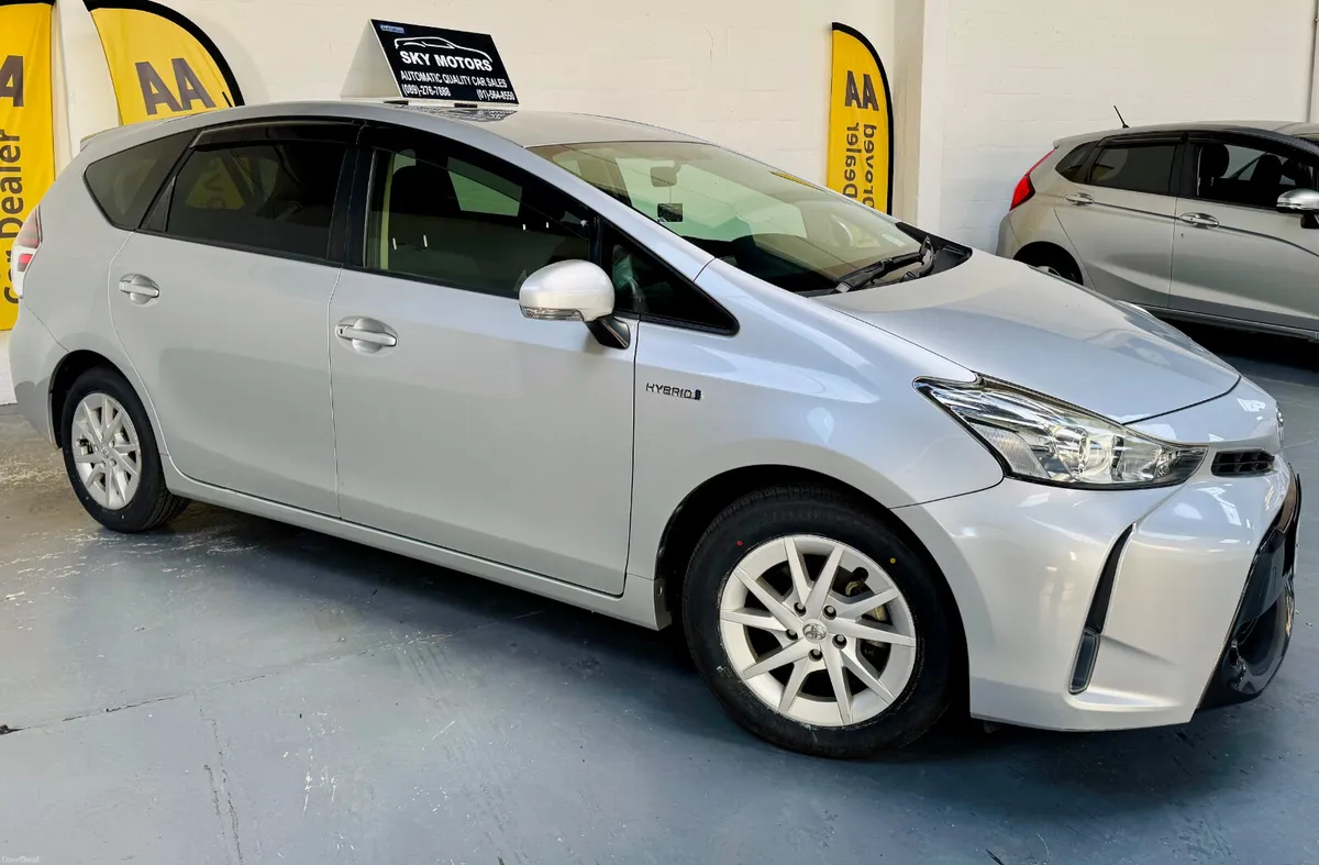 2016Toyota Prius Plus/alpha 1.8 Hybrid - Image 3