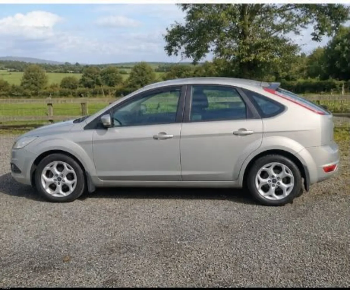 Ford Focus 2010 - Image 2