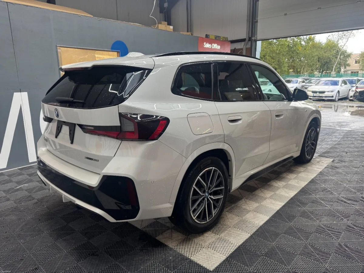 BMW iX1 2023 BMW Ix1 4WD XDRIVE 30 M-SPORT AUTOMAT - Image 3