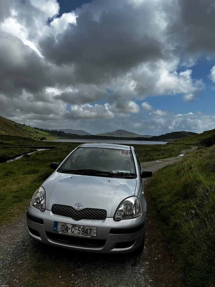 Toyota Yaris 2004 - Image 2