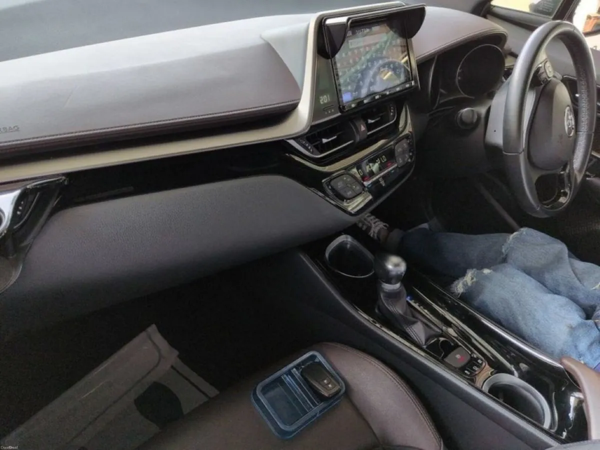 Toyota C-HR 1.8 HYBRID AUTOMATIC SUV - G MODEL - H - Image 3