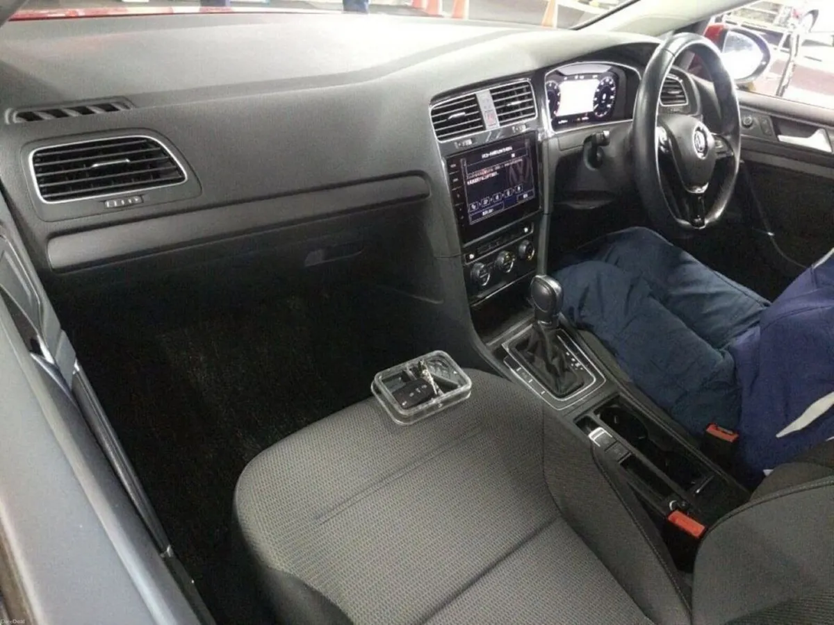 Volkswagen Golf 1.2 AUTOMATIC TSI COMFORT LINE - F - Image 3