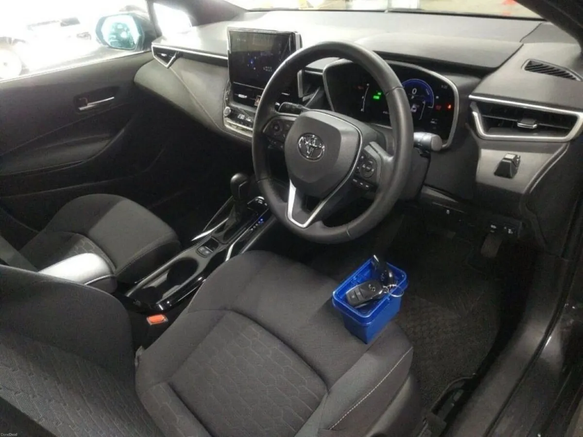 Toyota Corolla 1.8 HYBRID AUTOMATIC HATCHBACK - G - Image 3