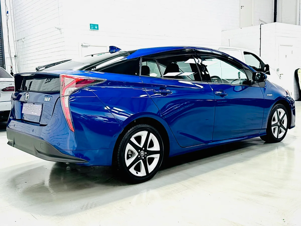 ONLY 21,000 MILES*LUXURY HYBRID TOYOTA PRUIS - Image 6