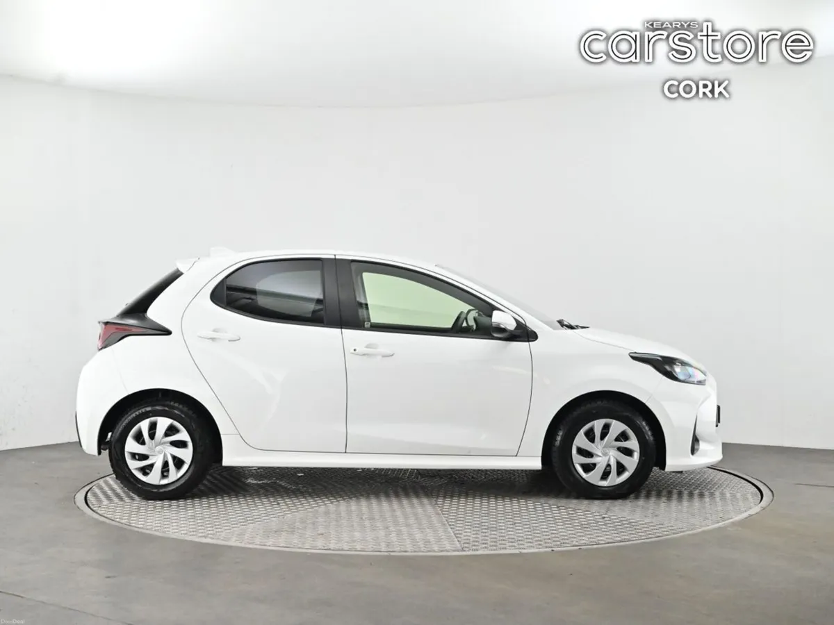 Toyota Yaris Yaris Hybrid X - Image 2