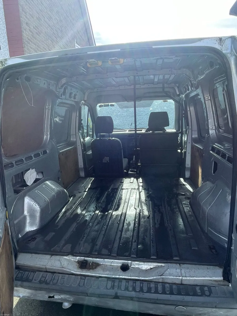 Van - Image 4