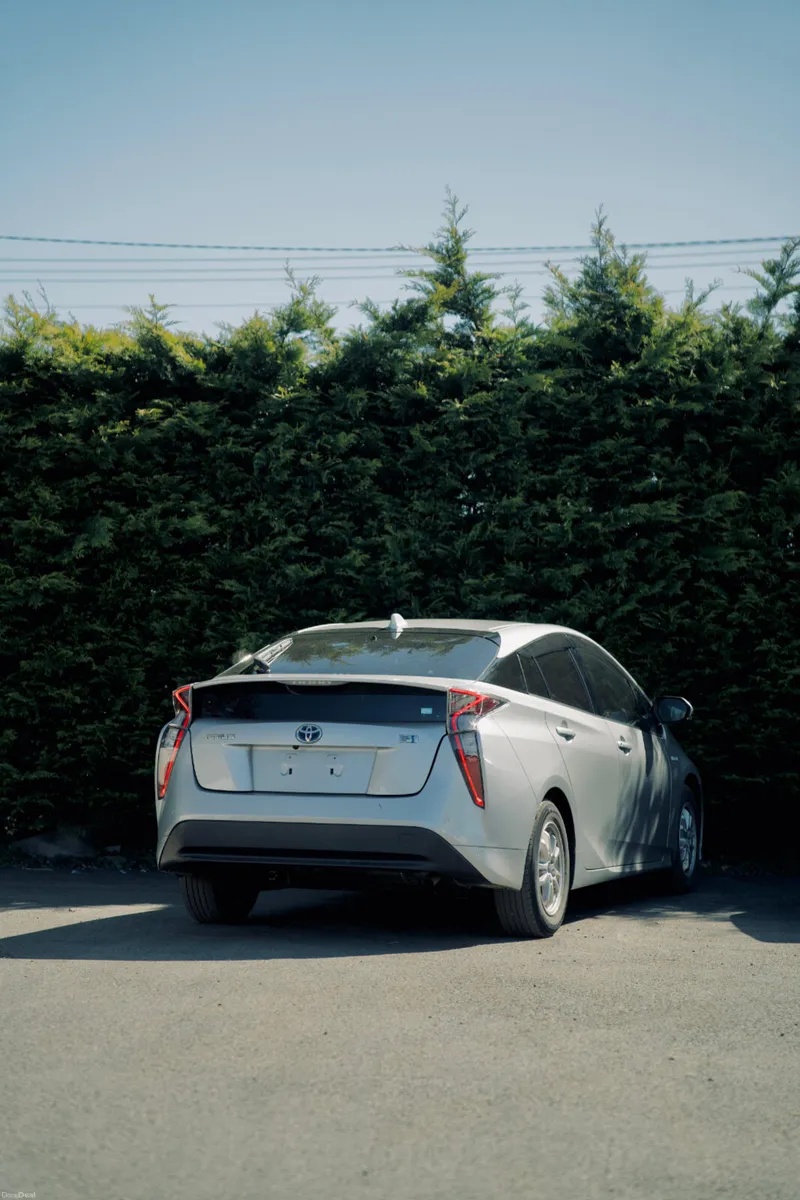 Toyota Prius 1.8 Hybrid 2018 - Image 5