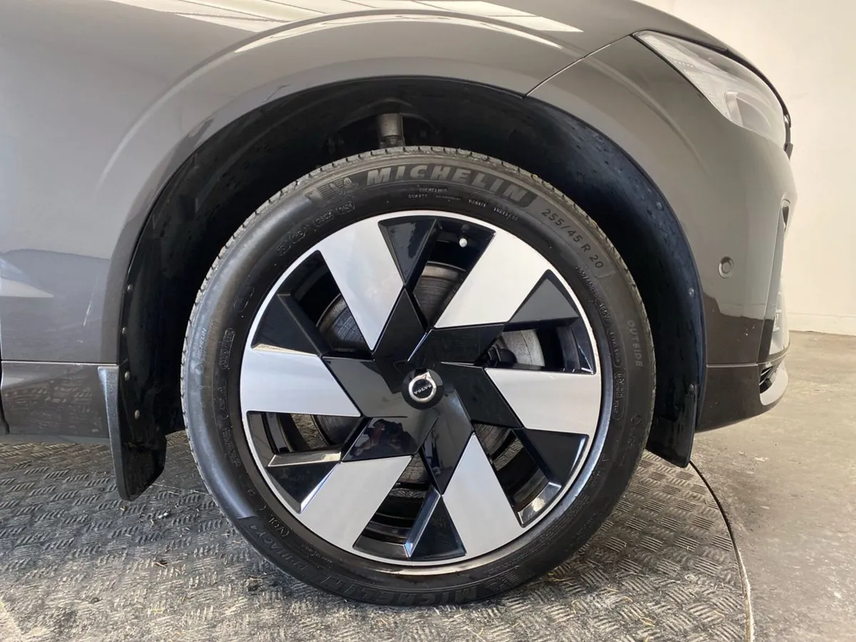 Volvo XC60 T6 AWD PHEV Plus Dark - Image 5
