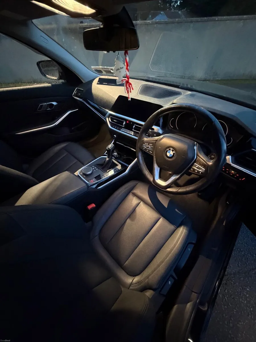 BMW 3-Series 2019 - Image 5