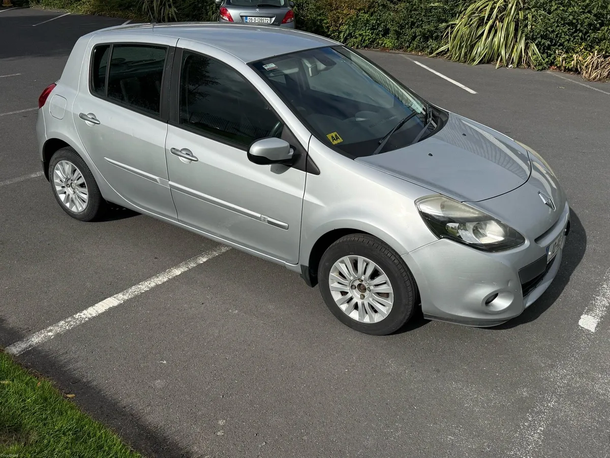 2010 Renault Clio 1.1 petrol NCT 01/27 Tax 10/26 - Image 5