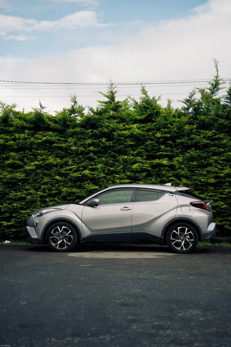 Toyota C-HR 1.8 Hybrid 2017 - Image 2