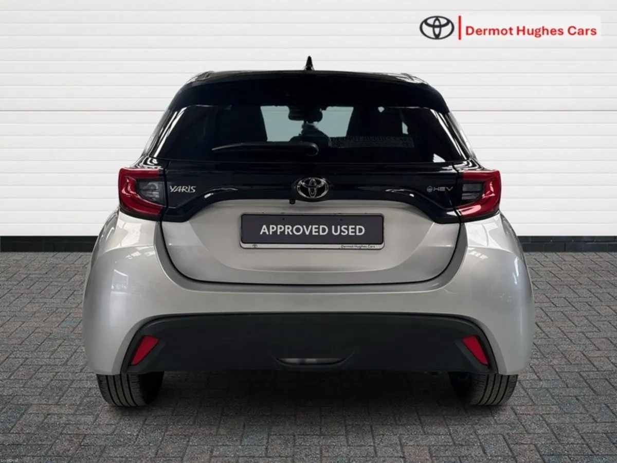Toyota Yaris HYBRID LUNA SPORT AUTO - Image 4