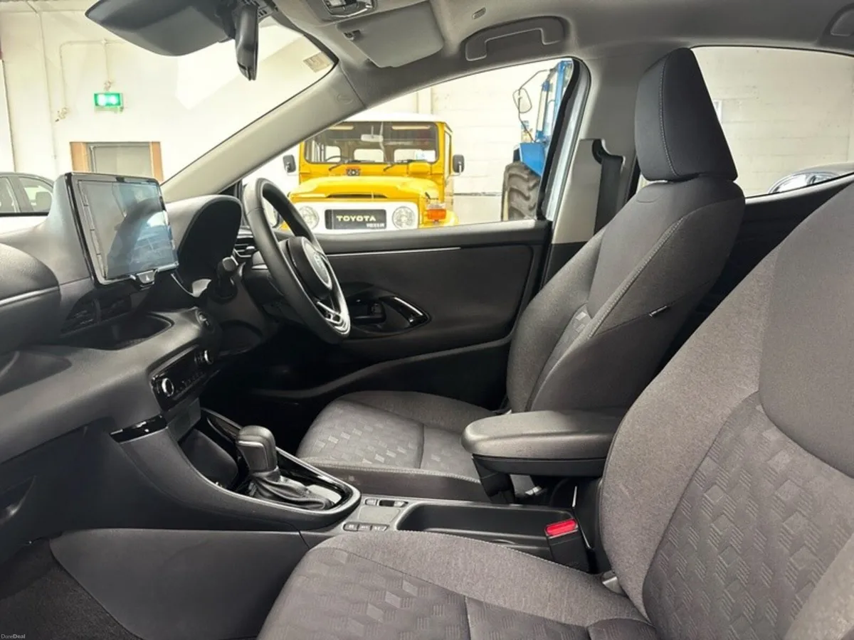Toyota Yaris HYBRID LUNA SPORT AUTO - Image 6