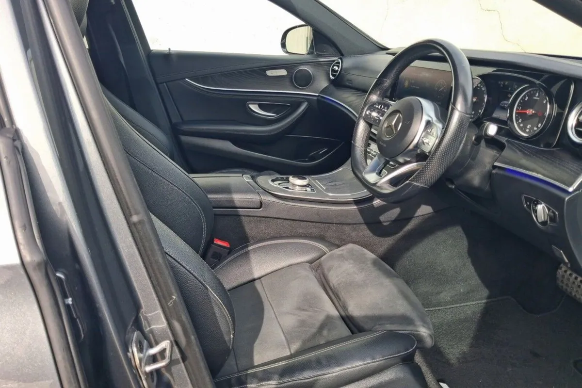 Mercedes-Benz E-Class E 220 D AMG line - Image 5