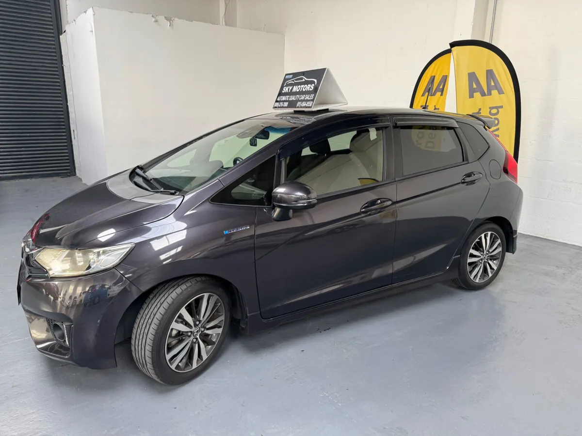 🚗 2017 Honda FIT / JAZZ 1.5 HYBRID - Image 4