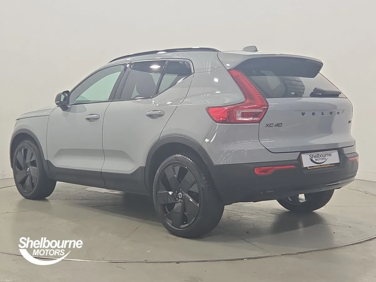 Volvo XC40 2.0 B4P Plus Black Edition 5dr Auto - Image 2