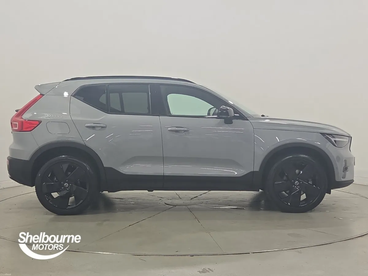 Volvo XC40 2.0 B4P Plus Black Edition 5dr Auto - Image 3
