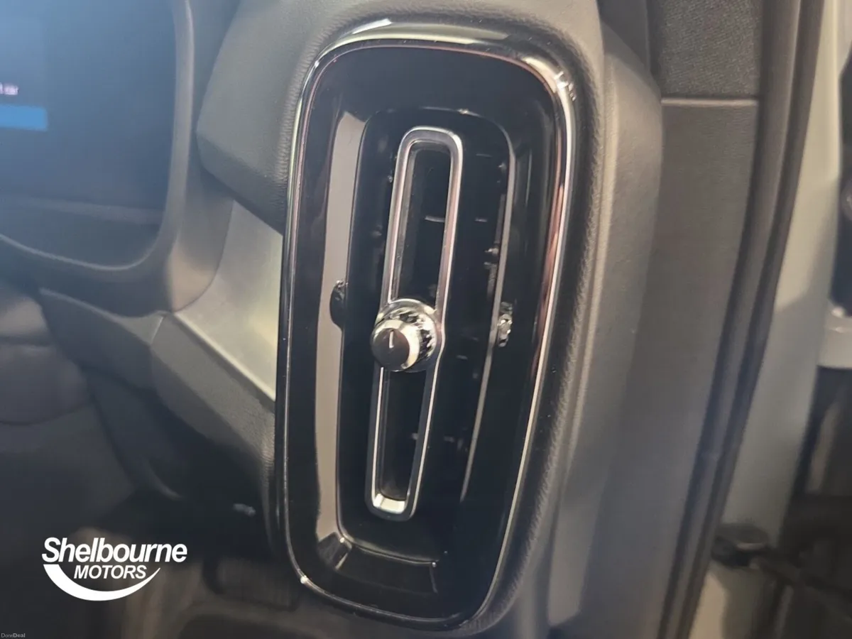 Volvo XC40 2.0 B4P Plus Black Edition 5dr Auto - Image 5
