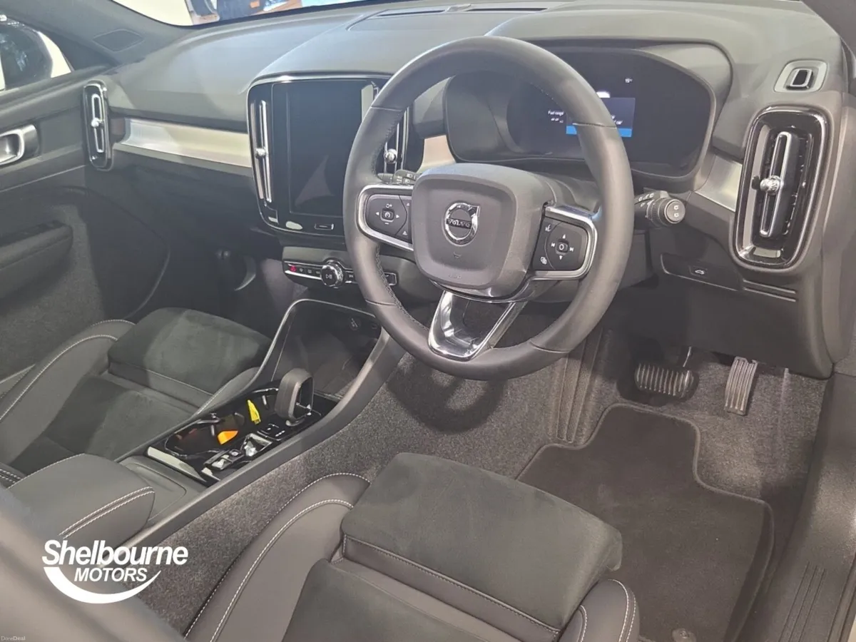 Volvo XC40 2.0 B4P Plus Black Edition 5dr Auto - Image 4