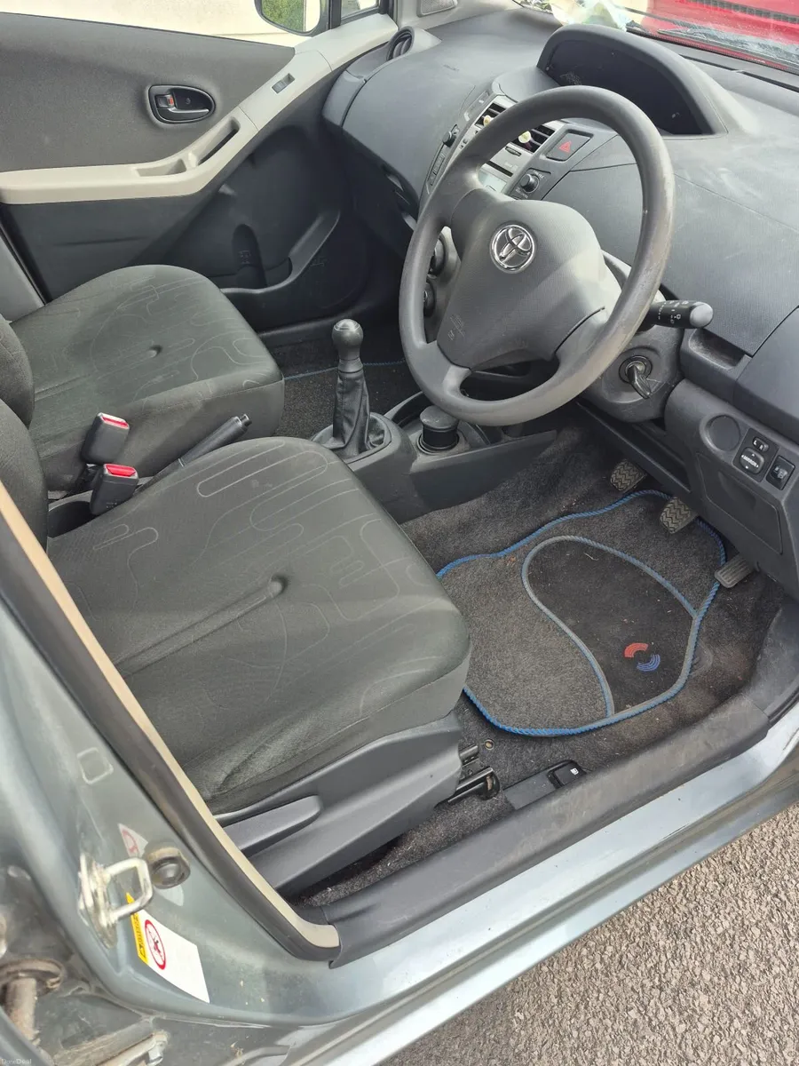 Toyota Yaris 2009 - Image 2