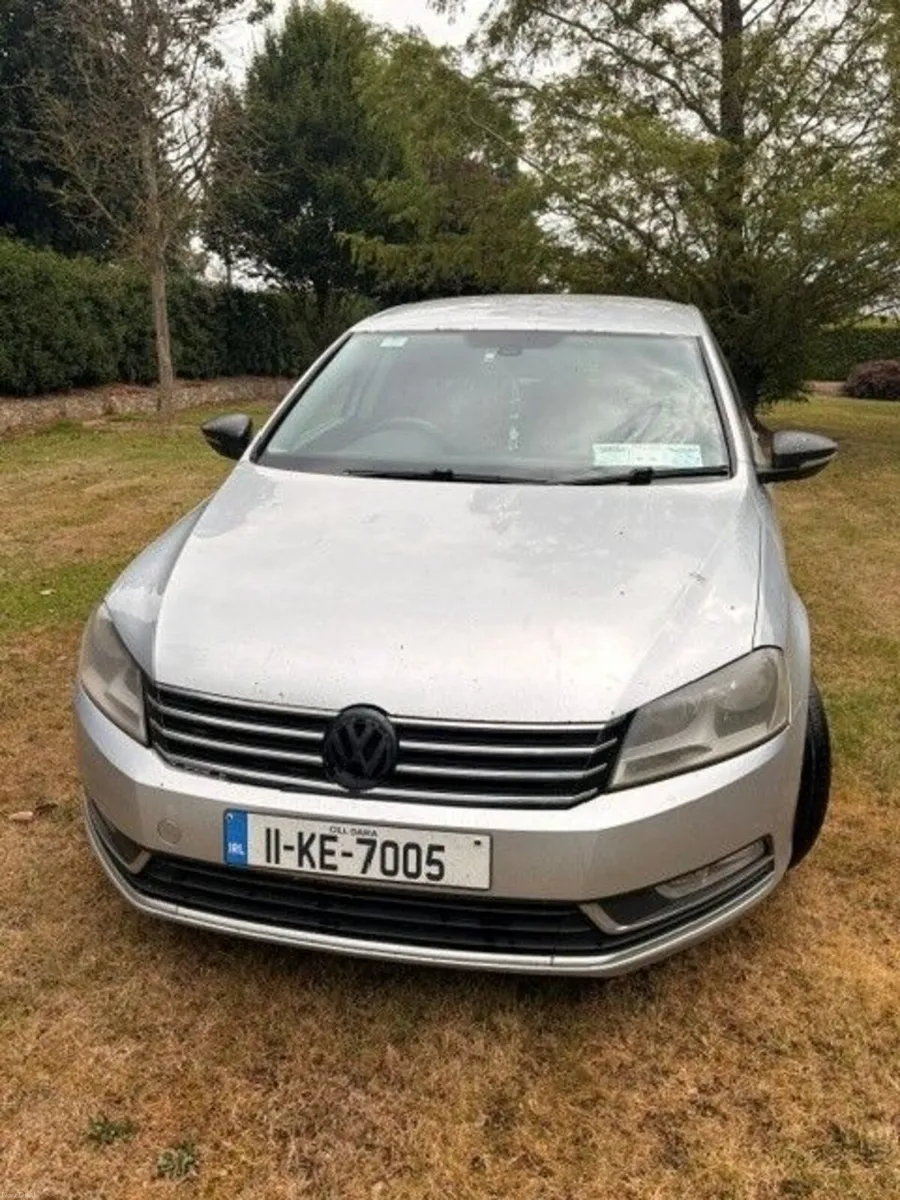 Volkswagen Passat 2011 - Image 2