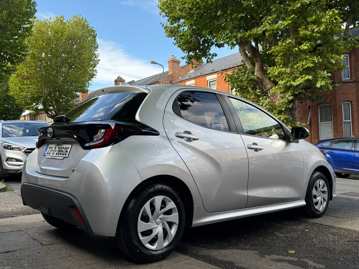 2022 Toyota Yaris, Hybrid Automatic, 70km, New Nct - Image 5