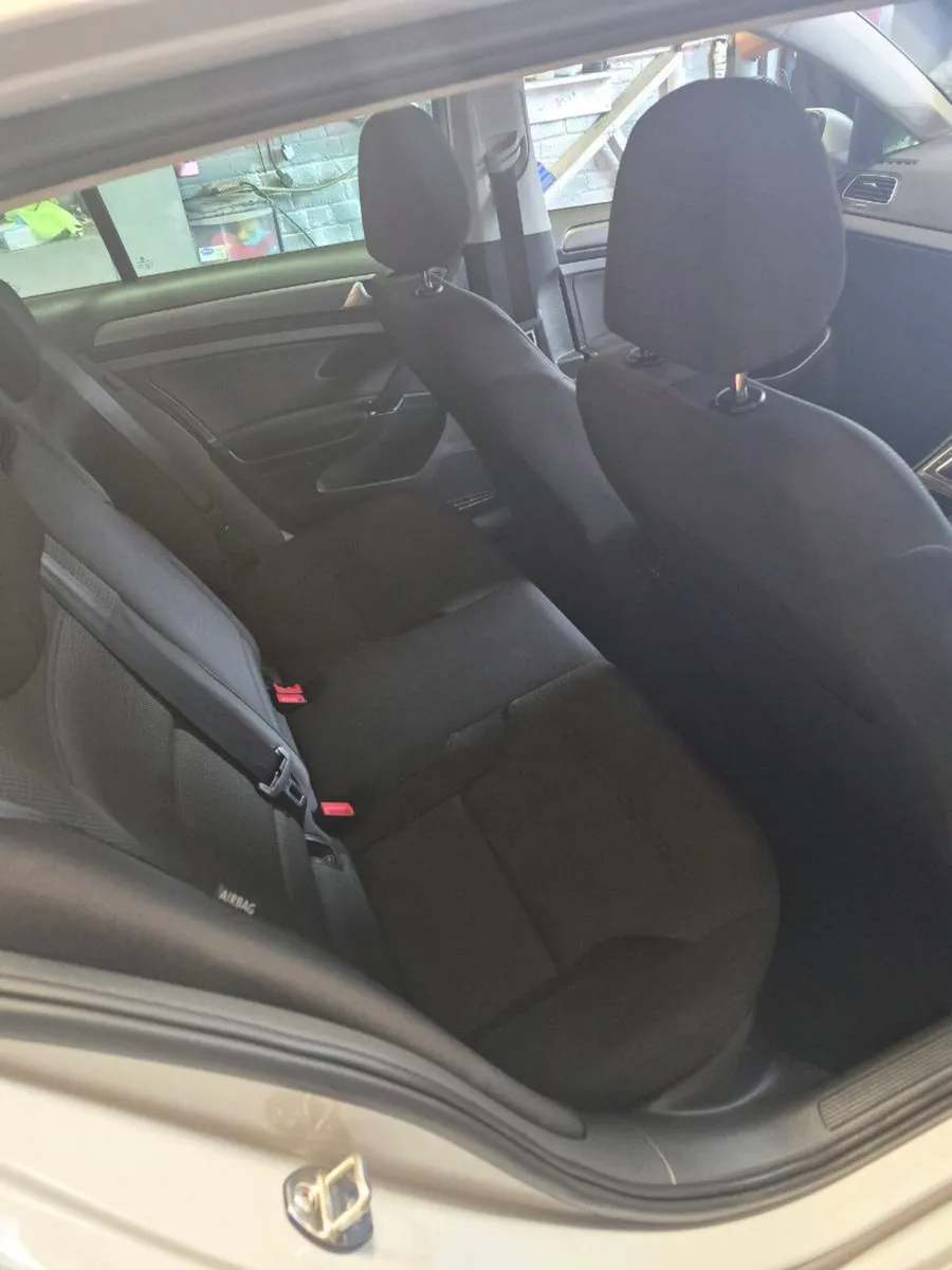 Volkswagan golf - Image 4
