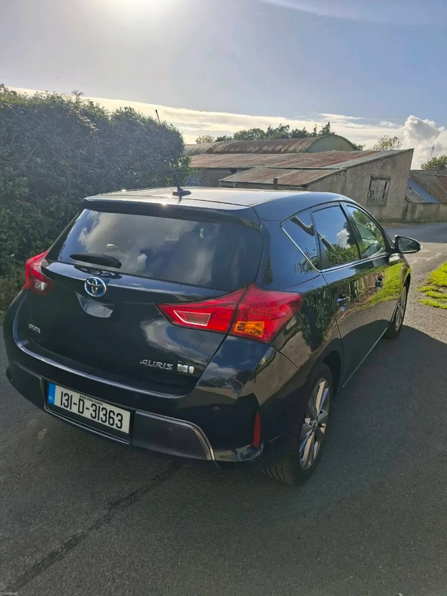 TOYOTA AURIS 2013 HYBRID AUTOMATIC LOW KM - Image 3