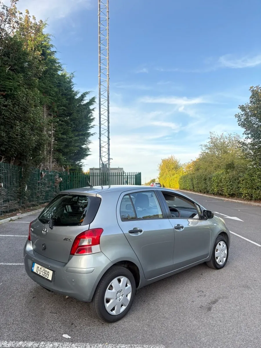 2010 Toyota Yaris - Image 4